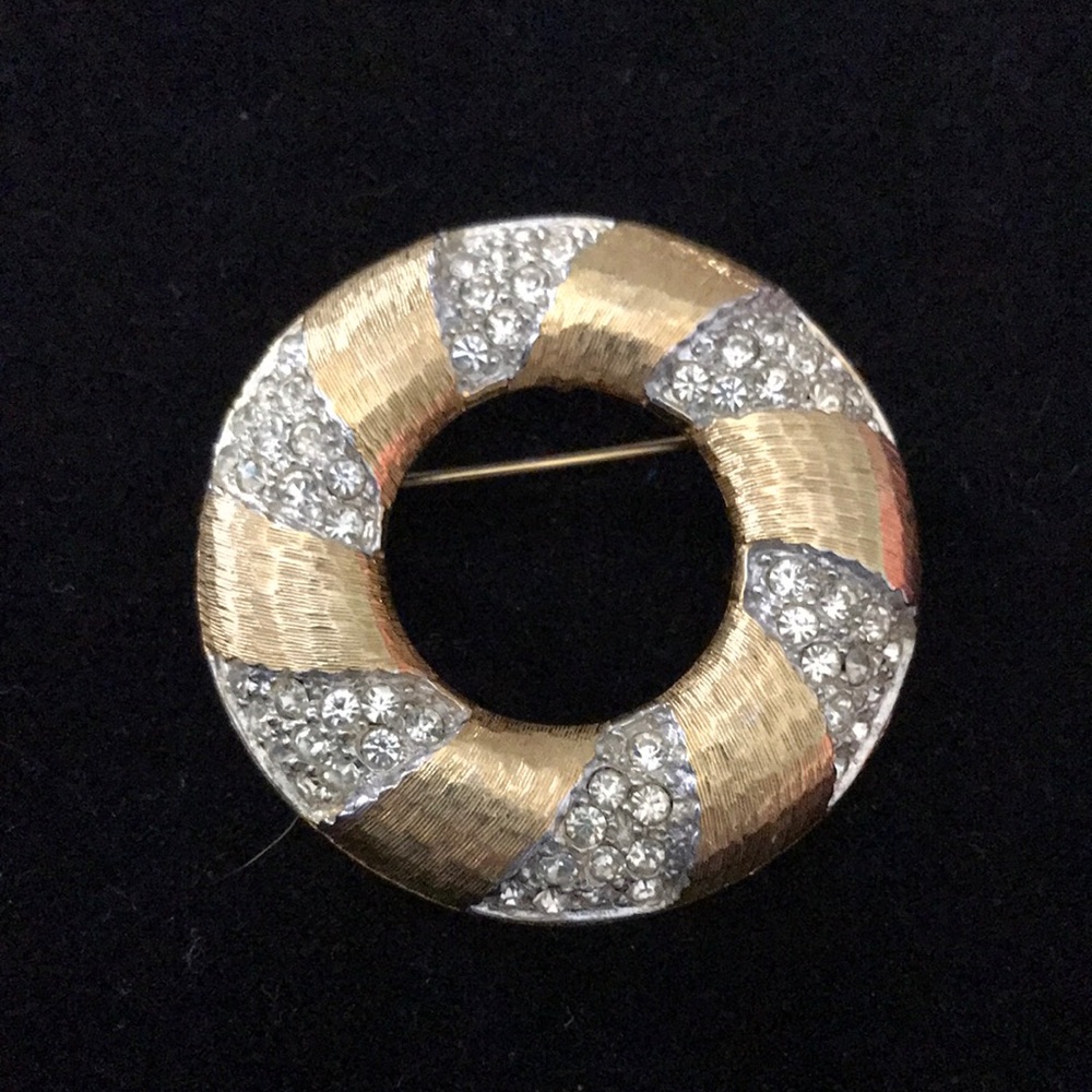 Vintage Signed Kramer Rhinestone Brooch.